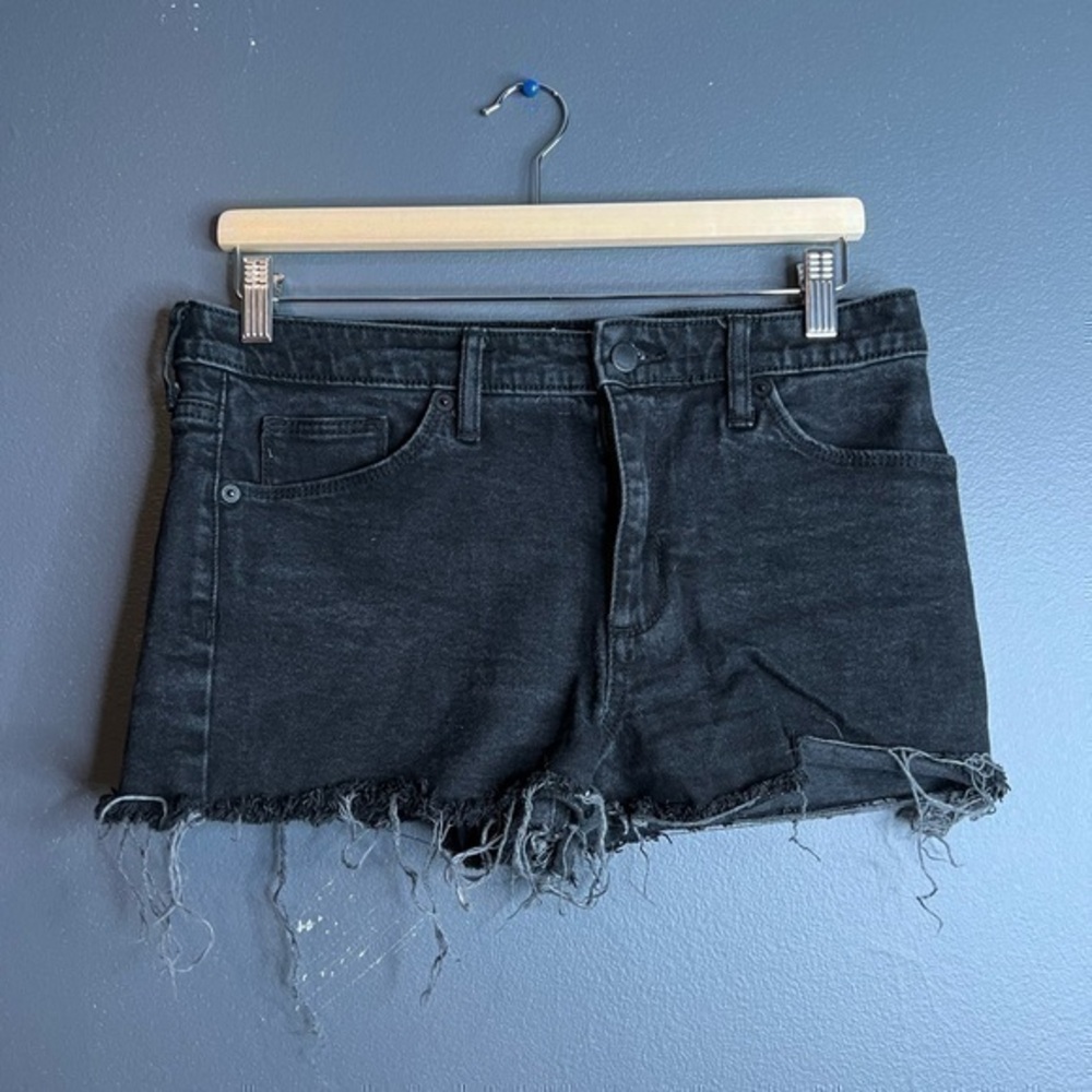 Universal thread | black distressed jean shorts